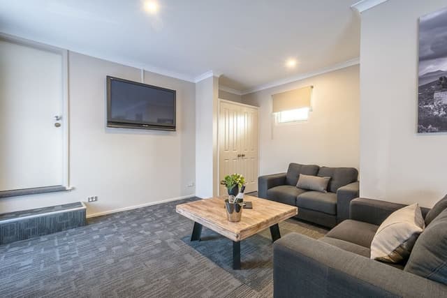Executive Suite, 1 King Bed, Jetted Tub, Ground Floor