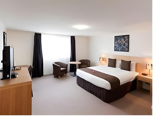 Standard Queen Room