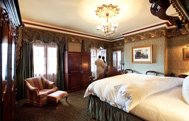 Royal Suite, 1 King Bed, Balcony