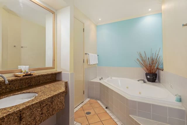 King Spa Room