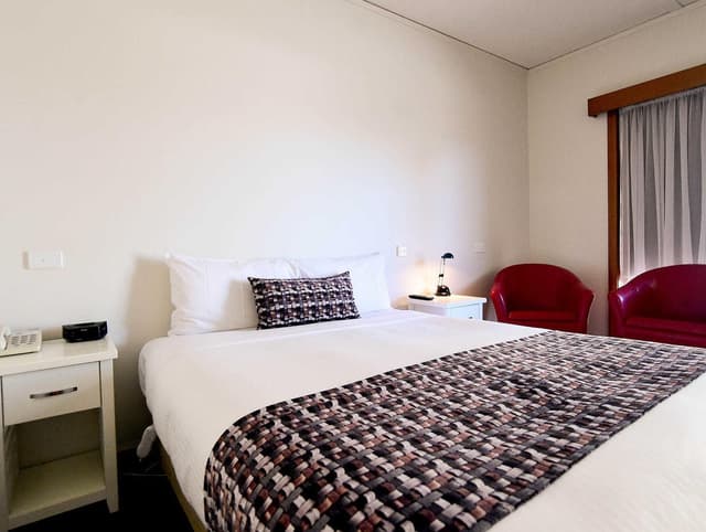 Standard Queen Room with 1 Single bed
