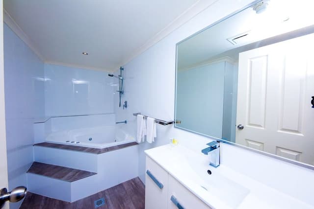 2 Bedroom Spa Waterfront Deluxe