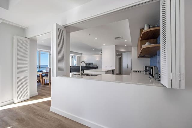 3 Bedrooms Sub Penthouse Apartment with Ocean View