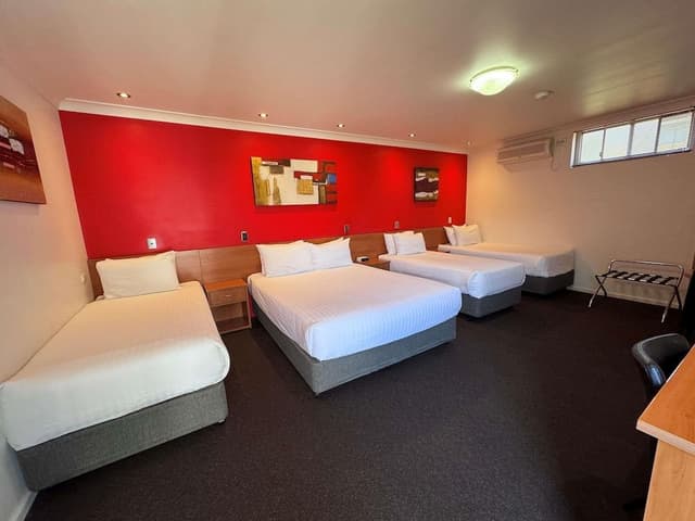 Family Room, Multiple Beds