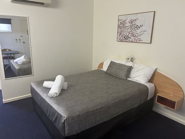 Queen Single Room