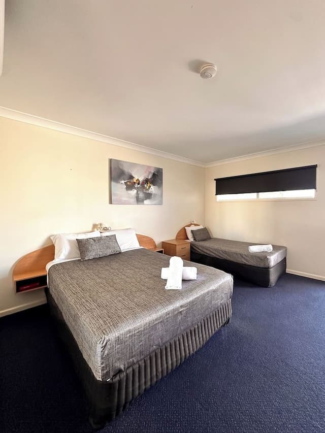 Queen Single Room