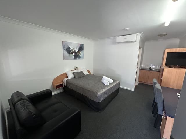 Deluxe Queen Room
