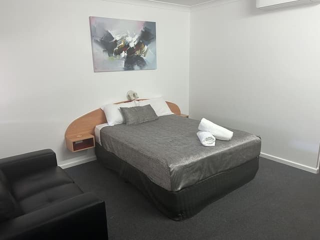 Deluxe Queen Room
