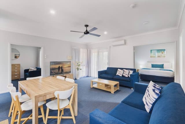Villa, 2 Bedrooms, Poolside