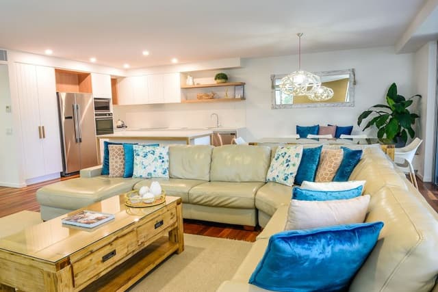 Belongil Penthouse Three Bedroom w Pool