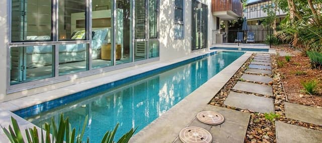 Belongil Penthouse Three Bedroom w Pool