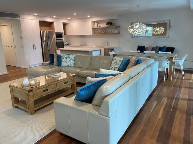 Belongil Penthouse Three Bedroom w Pool