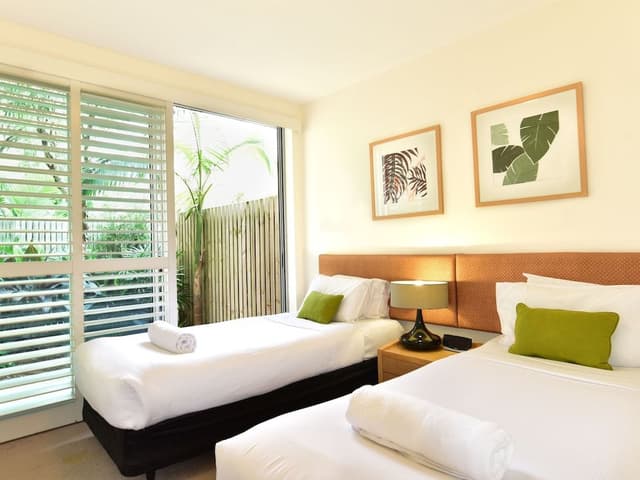 Belongil Penthouse Three Bedroom w Pool