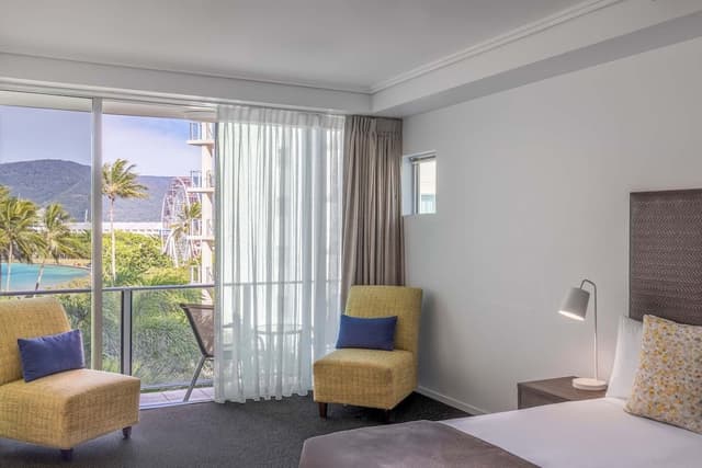 Room (Hotel Ocean)