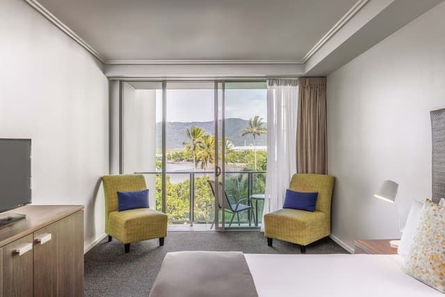 Room (Hotel Ocean)