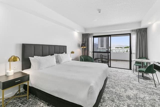 Deluxe Room, 1 King Bed, Terrace