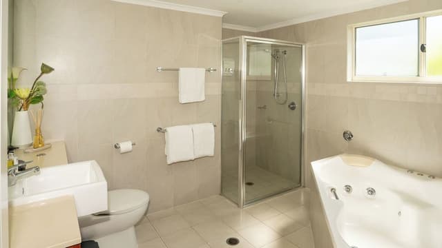 Corner Three Bedroom Swimout Apartment