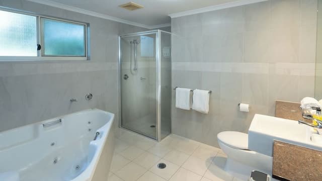 Corner Three Bedroom Swimout Apartment