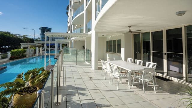 Corner Three Bedroom Swimout Apartment