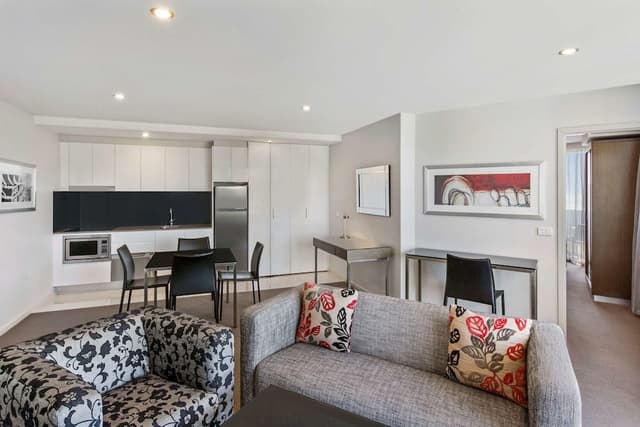One Bedroom Apartment, 1 Queen Bed