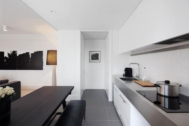 Deluxe One Bedroom Apartment