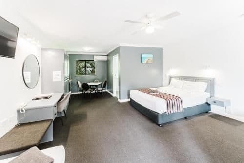 Deluxe Renovated Spa Room (Not Pet-Friendly)