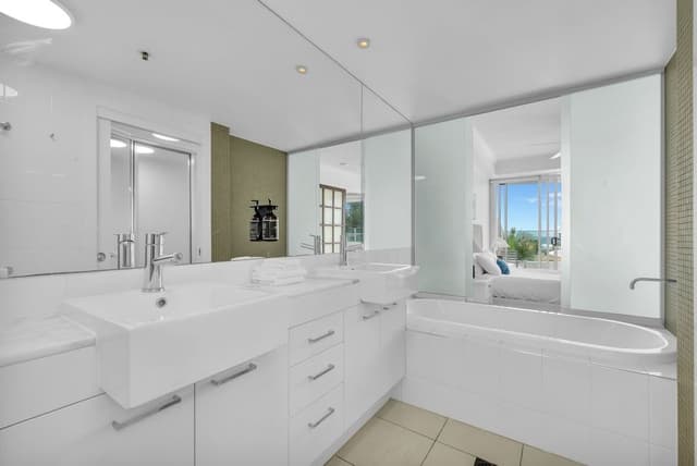 Apartment, 3 Bedrooms, Beach View