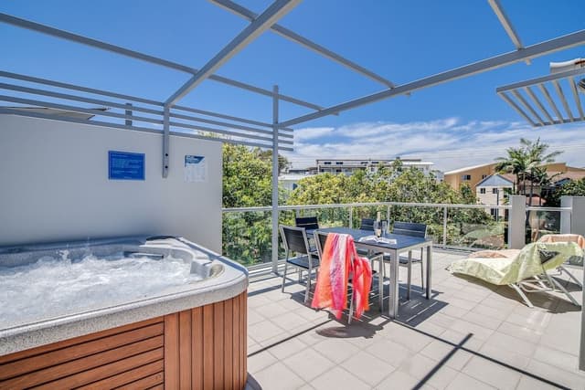 Three Bedroom Villa with Spa