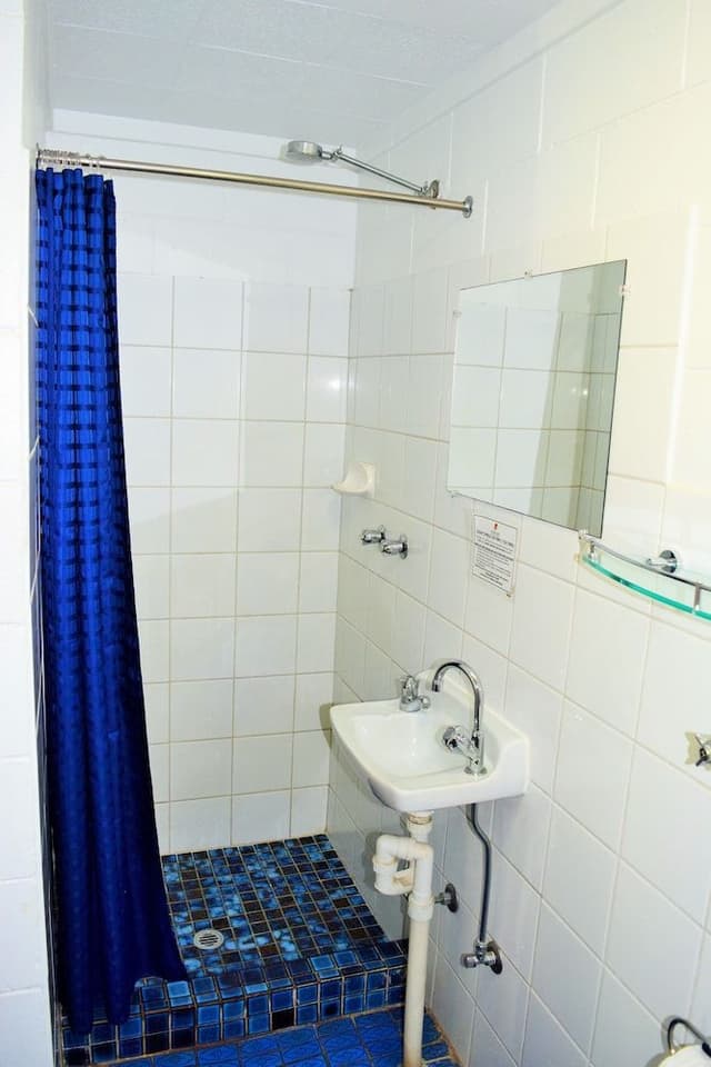 Queen Standard 1 Bedroom Apartment (2nd Floor)