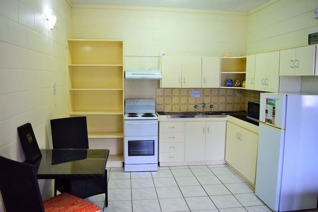 Queen Standard 1 Bedroom Apartment (2nd Floor)