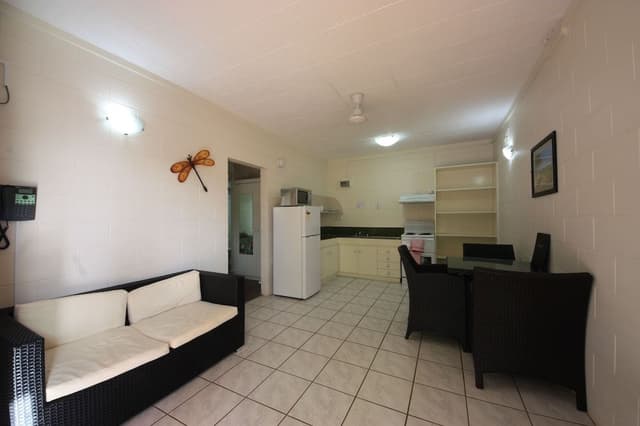 Queen Standard 1 Bedroom Apartment (2nd Floor)