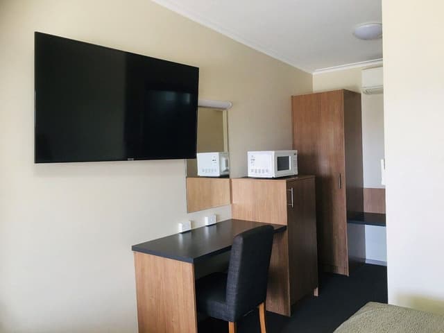 Standard Family - Queen Bed and 2 Single Beds