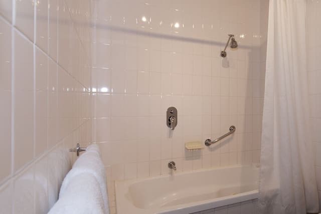 Deluxe Spa Room
