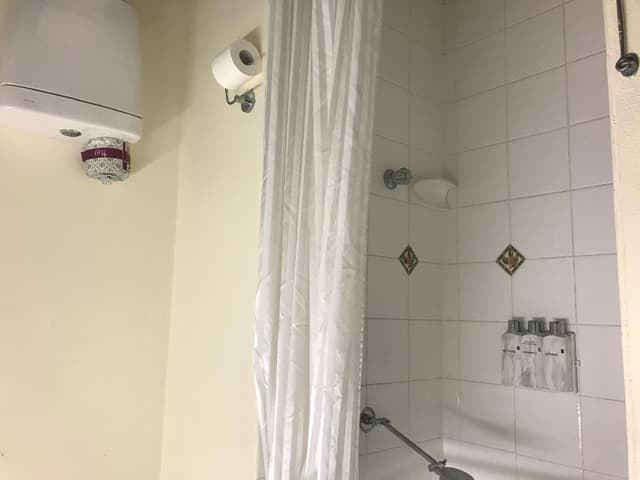 Interconnecting 2-Bedroom Apartment