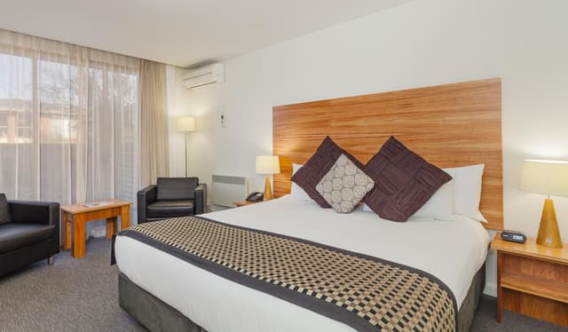 1 King Bed Balcony Non-Smoking