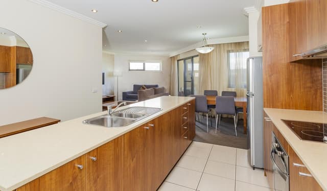 1 King Bed Suite Nonsmoking Upgrade
