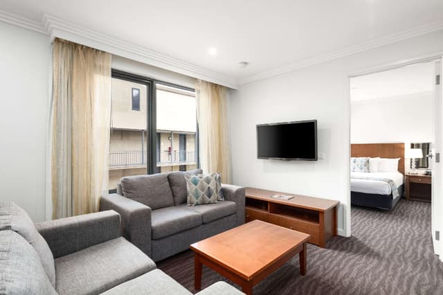 1 King Bed Suite Nonsmoking Upgrade