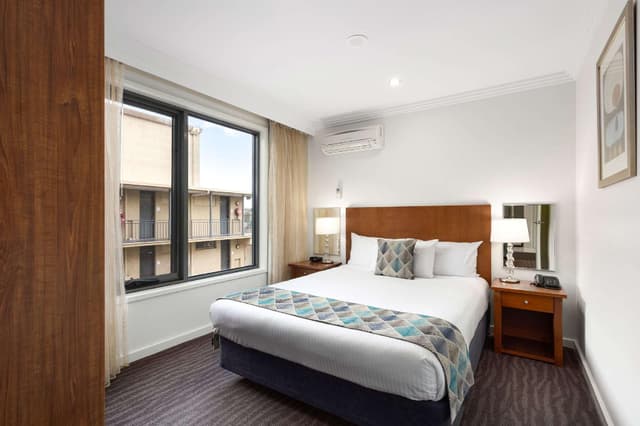 1 King Bed Suite Nonsmoking Upgrade