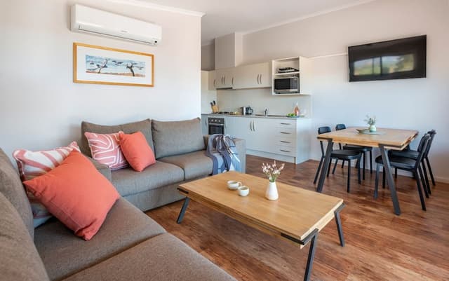 Superior Apartment, 2 Bedrooms, Mountain View