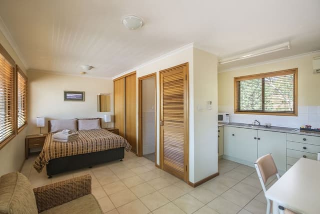 One Bedroom Holiday Unit