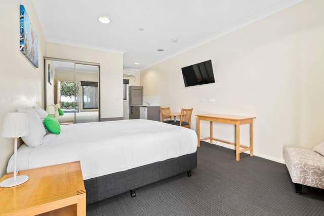 Standard Room, 1 King Bed, Non Smoking