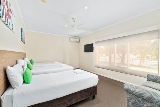 Standard Room, Non Smoking (1 Queen & 3 Single Beds)