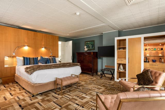 Courtyard Suite