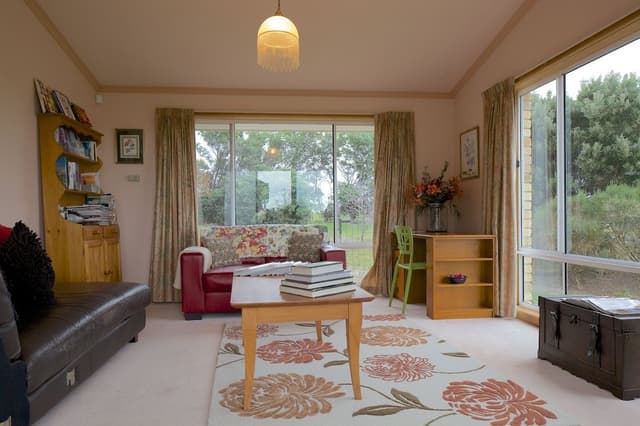 4 Bedroom House (1 Queen & 6 Singles)