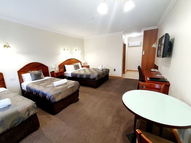 Deluxe Family Room