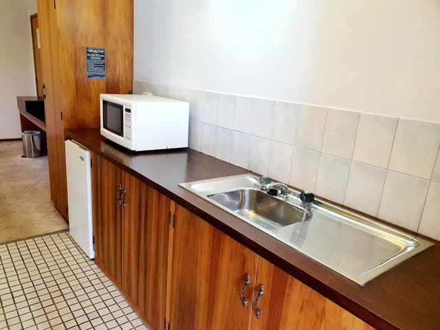 Queen Spa + Lounge Room