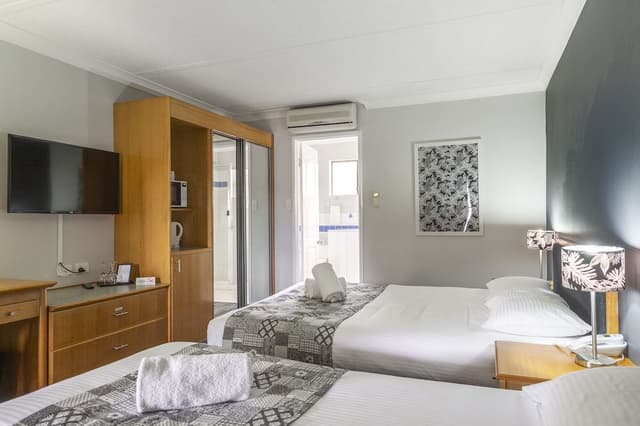 Deluxe Queen Room