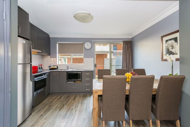 Two Bedroom Townhouse (2 Queen Beds)