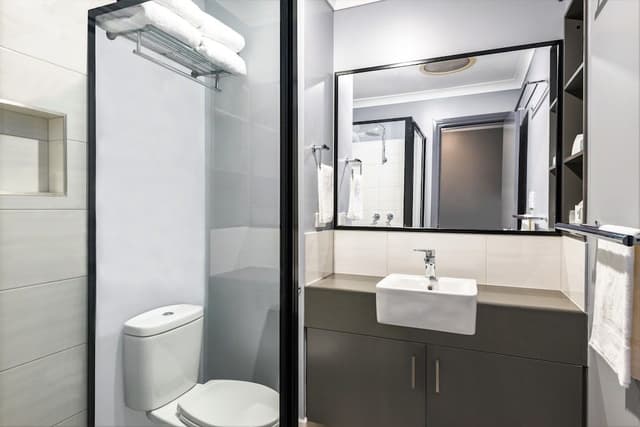 Two Bedroom Townhouse (2 Queen Beds)
