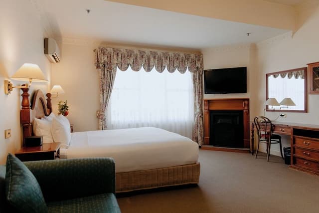 Heritage Spa and Fireplace Room